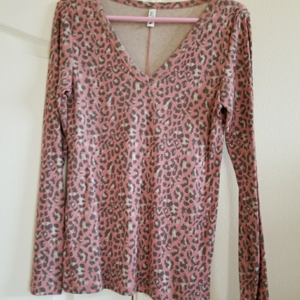 Leapord v neck long sleeve shirt